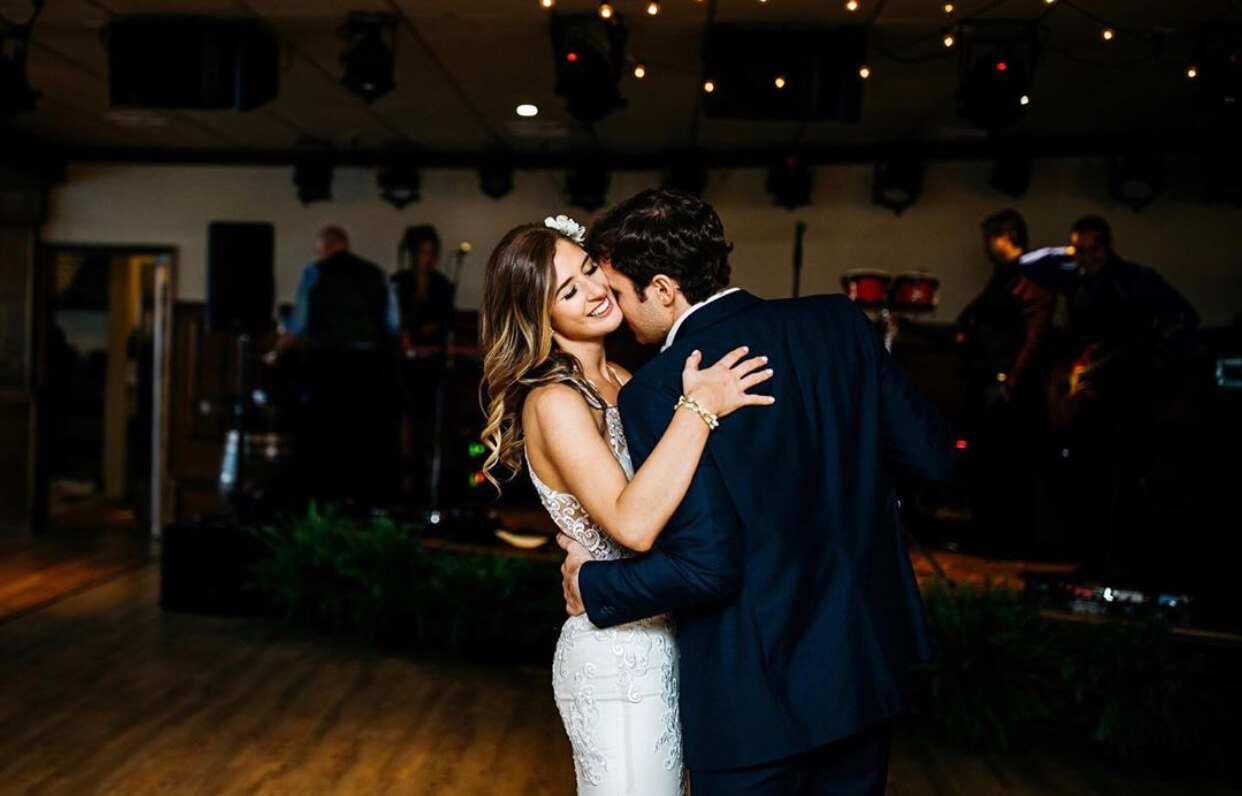 The Newly Married’s First Dance Beautifully Captured in Photos