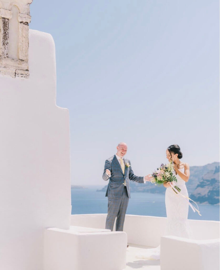 Wedding first look at the Santorini