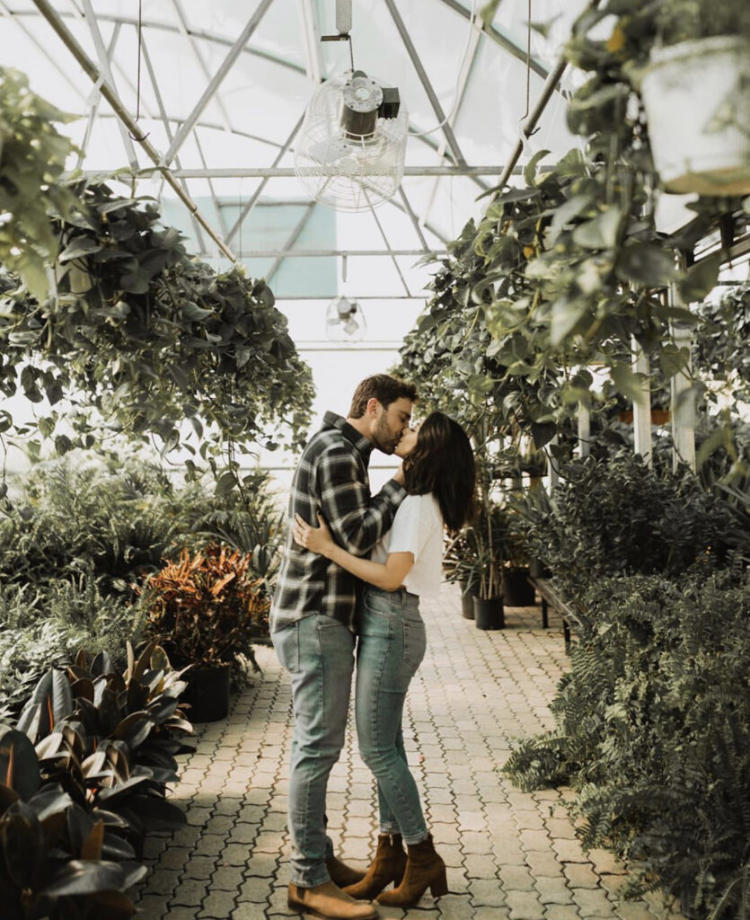 couple photoshoot at the garden
